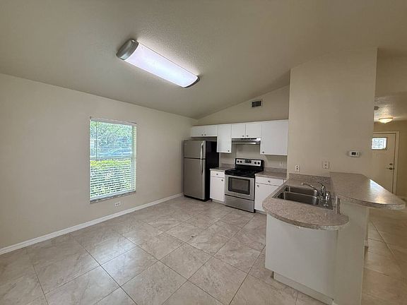 3rd image of 2066 Foxwood Dr