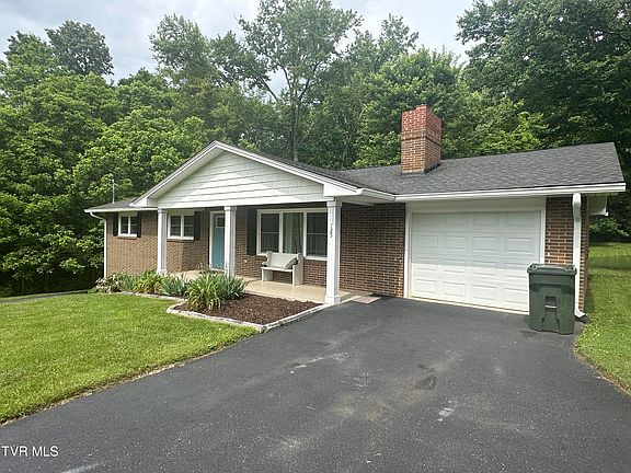 3rd image of 125 Greyland Dr