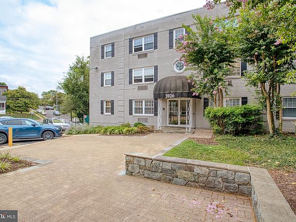 2nd image of 2026 N Vermont St #102