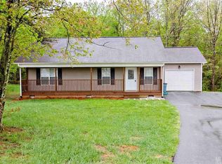 303 Cape Hickory Rd, Hickory, NC 28602