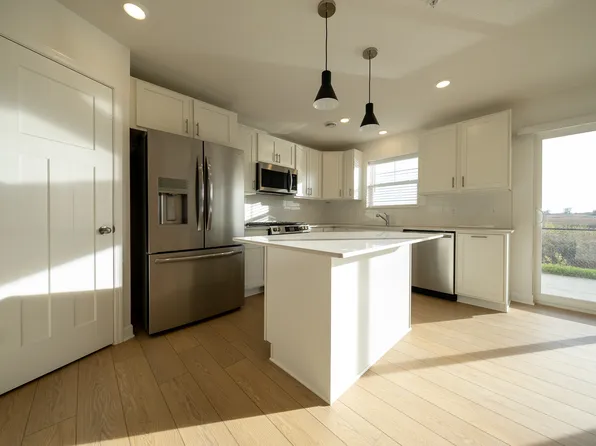 1073 Jubert Dr, Hamel, MN 55340