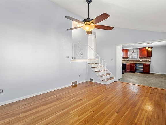 4th image of 28 Frost Ave