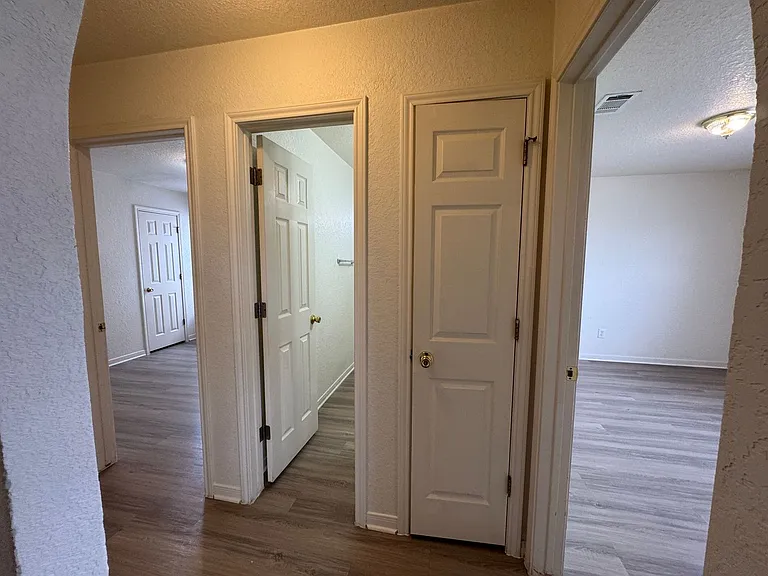 1606 Dugger Cir #B — Photo 10