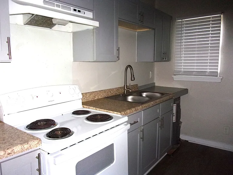 2317-1 Julia Ave — Photo 11