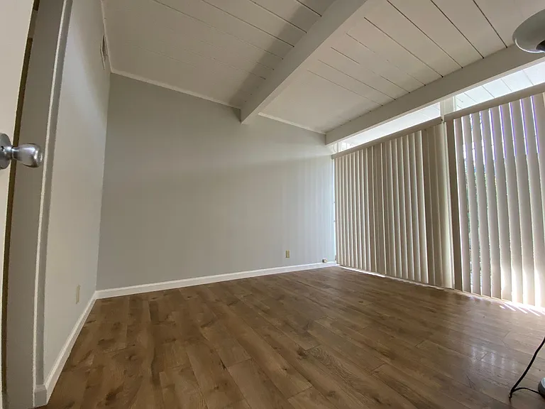 Eleanor Dr — Photo 9