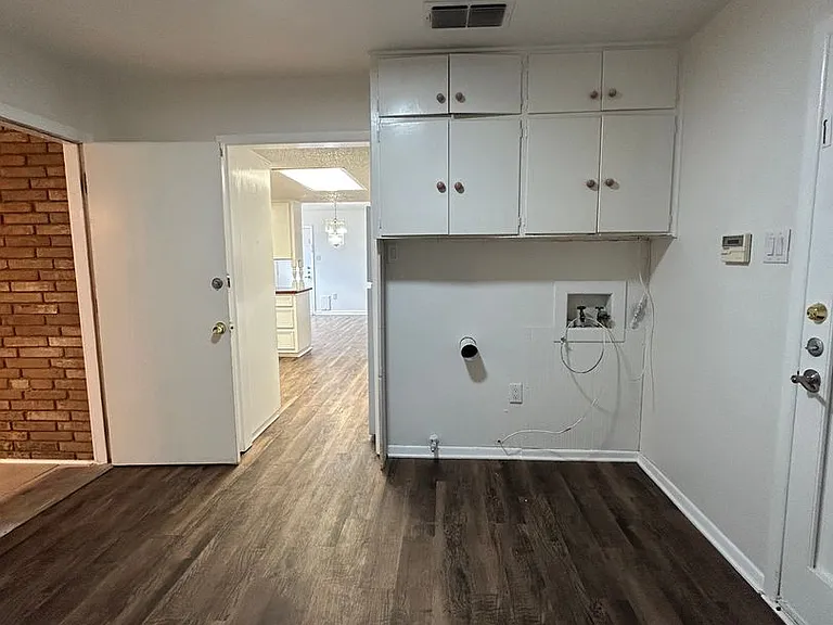 1702 Bonham Ave — Photo 11