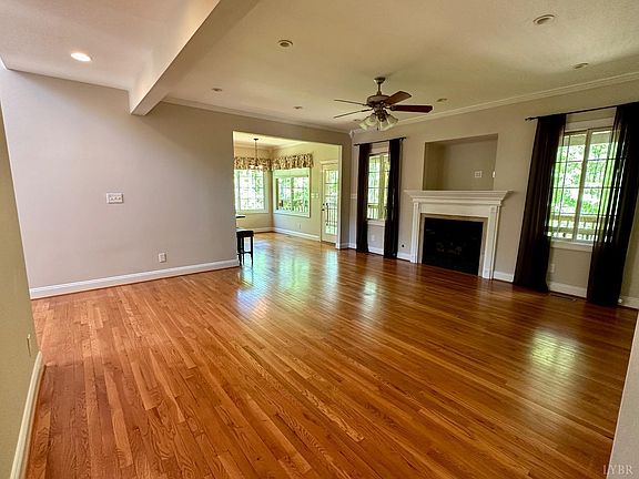 2nd image of 1037 Maclaren Pl