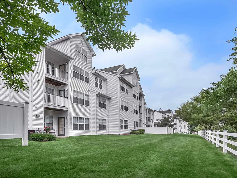 Willow Grove Apartment Homes — Photo 20
