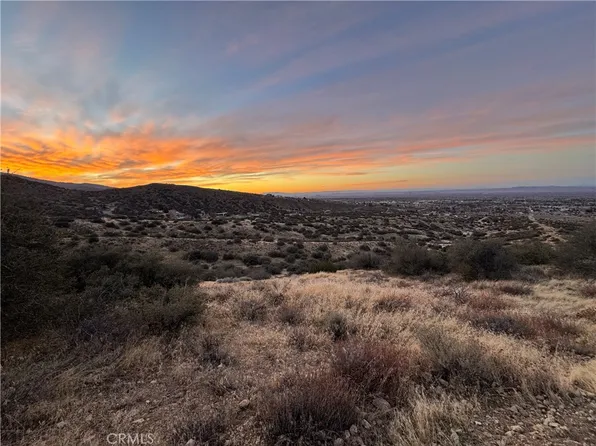 202 Avenue X #4, Llano, CA 93544