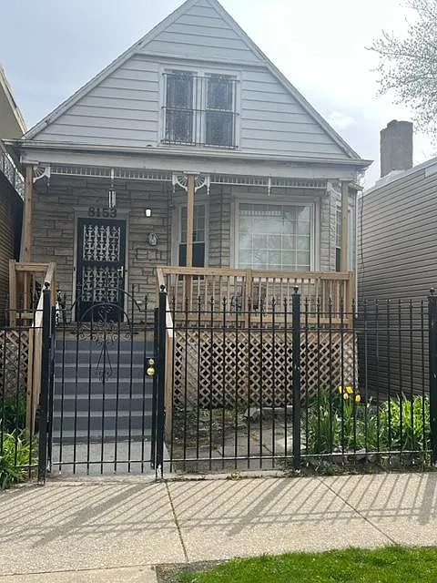 Photo 1 of 5 - 8153 S Exchange Ave - Chicago, IL Primary Photo - 8153 S Exchange Ave