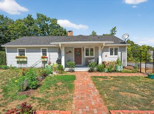 2 Menunketesuck Dr, Clinton, CT 06413