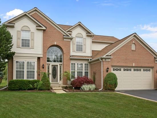 10 Hithergreen Ct, Algonquin, IL 60102