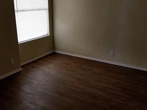 2nd image of 5519 Lochmoor APT 1