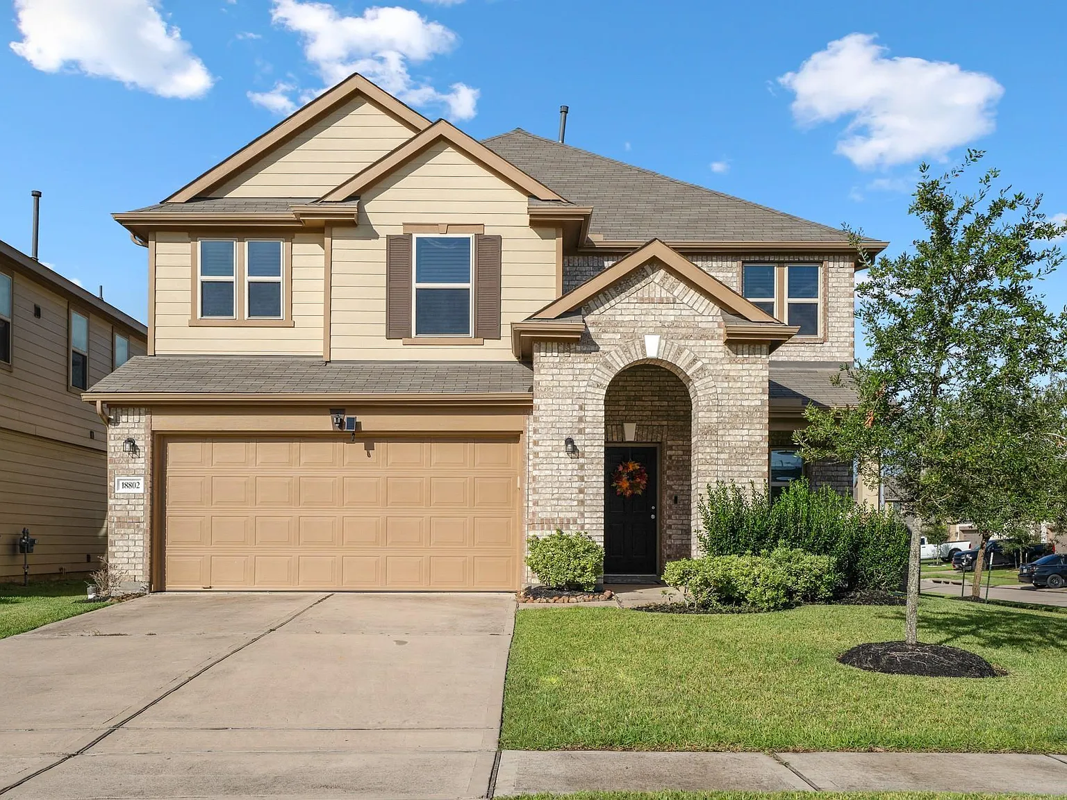 3 bed, 2.5 bath, 2313 sqft, $2,350 — Photo 1