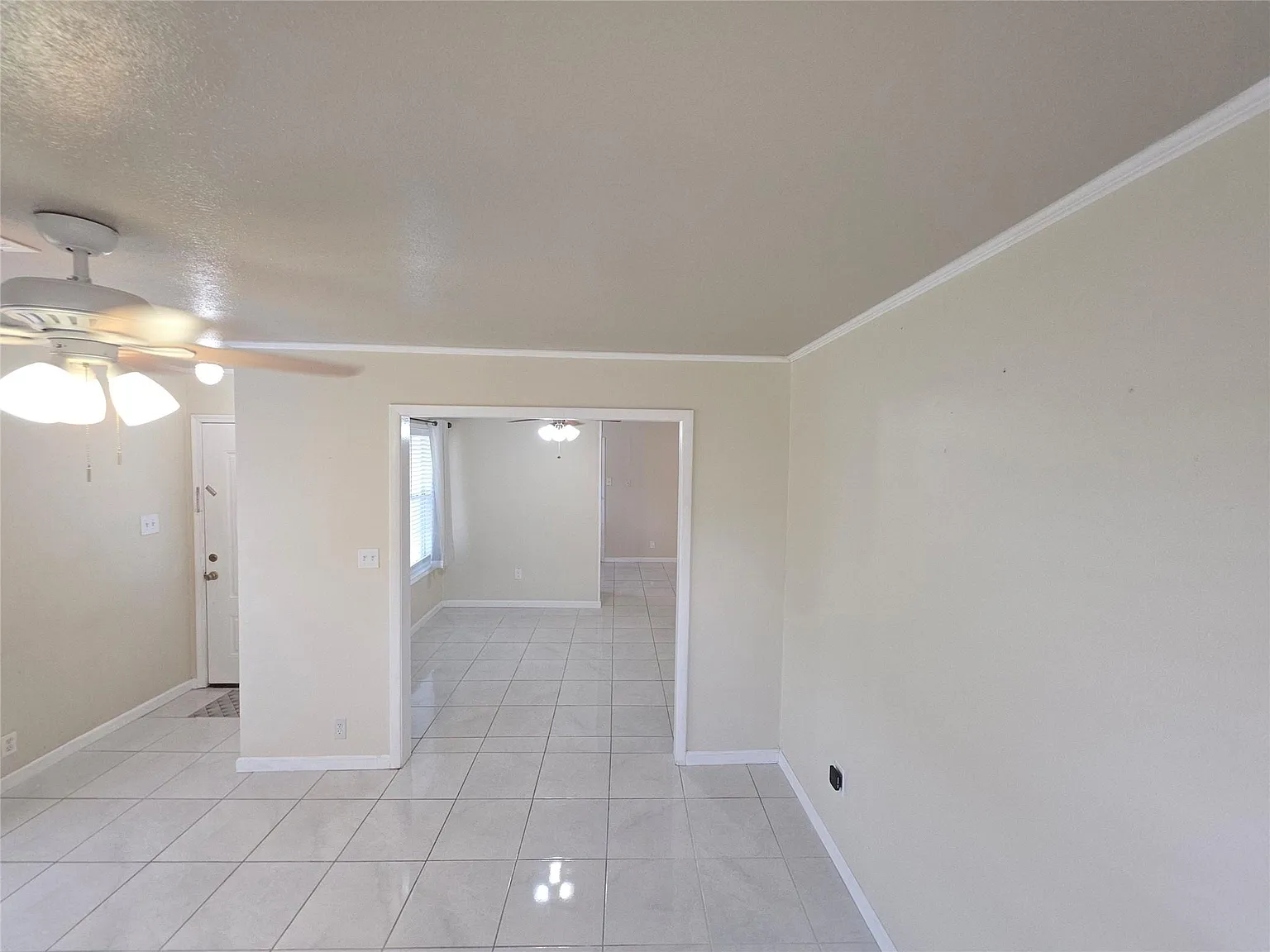 3 bed, 2.0 bath, 1611 sqft, $1,895 — Photo 3