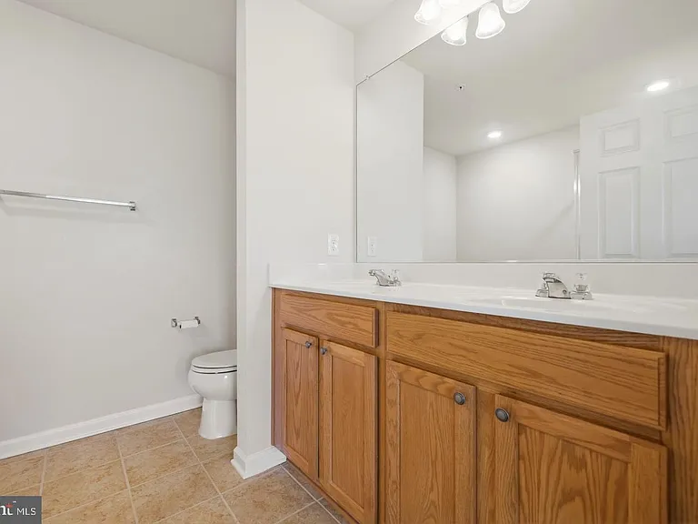 43487 Town Gate Sq — Photo 31