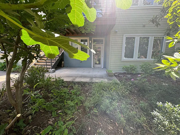 1325 5th Ave N #14 — Photo 3