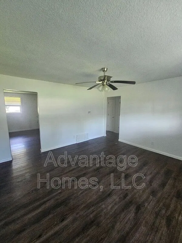 2 bed, 1.0 bath, 900 sqft, $950 — Photo 4
