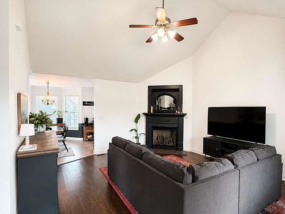4th image of 710 Running Creek Ln