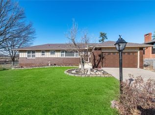 618 NE Applewood St, Lees Summit, MO 64063