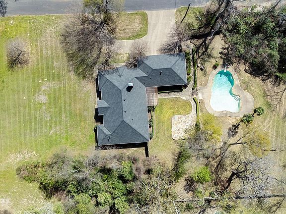 3rd image of 2303 Highland Park Cir