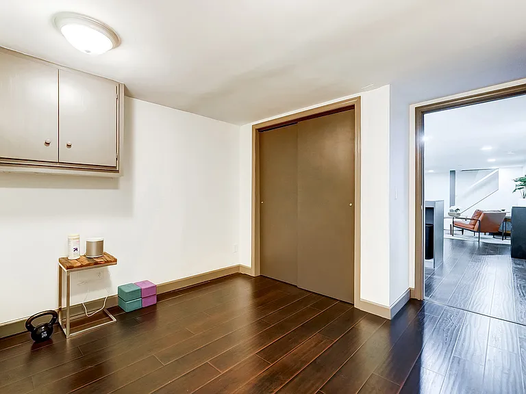 725 Latham Ct — Photo 14