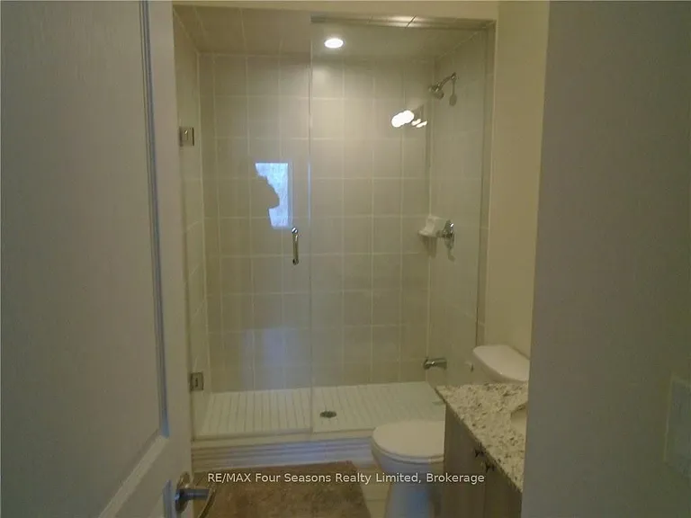 7 Anchorage Cres #301 — Photo 10