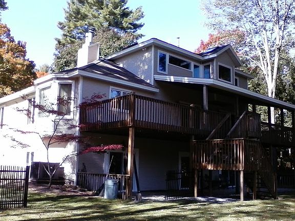 5th image of 8 Longwood Dr