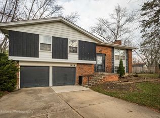 1918 Akron Ct, Schaumburg, IL 60193