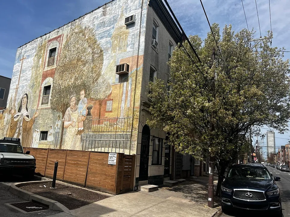 Front Street view. Mural on side of bldg!