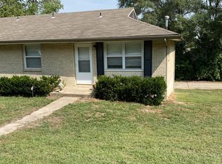 6107 NW Bell Rd, Parkville, MO 64152