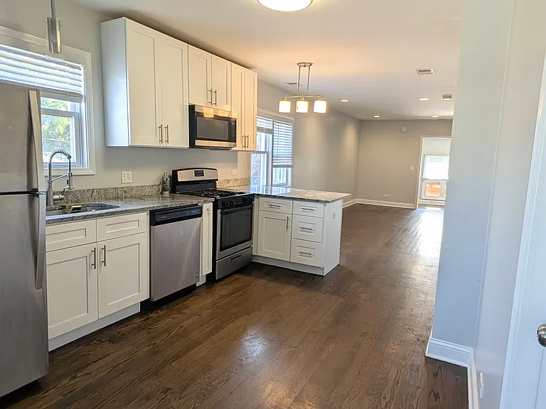 2455 N Austin Ave #2 — Photo 7