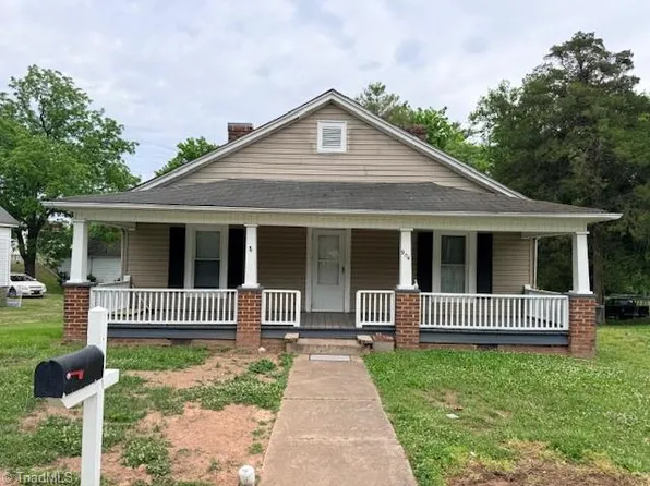 904 Harris St, Eden, NC 27288
