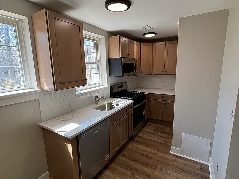 18 W 5th St #D — Photo 8