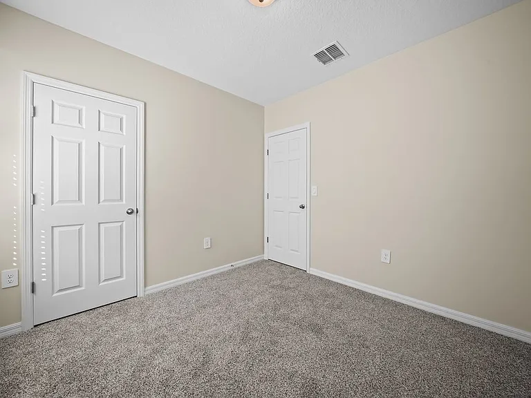 520 Kennedy Dr — Photo 16