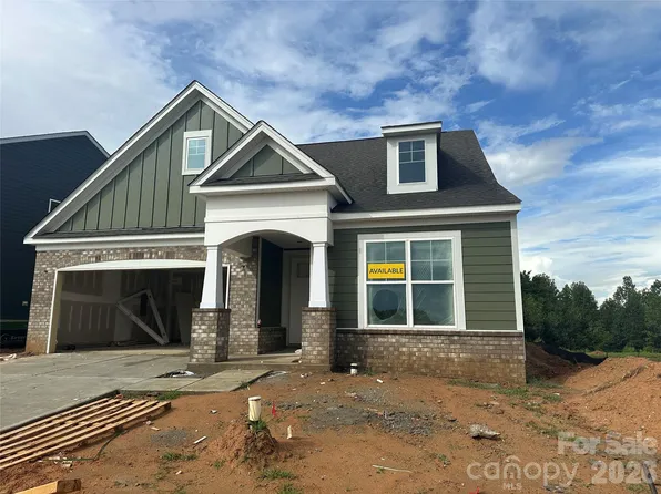 8422 Acadia Pkwy, Sherrills Ford, NC 28673