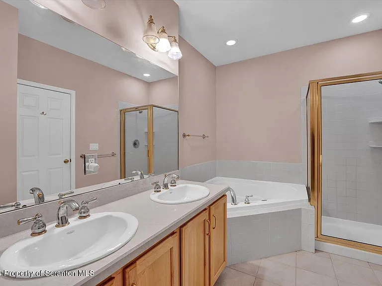 1404 Verne Close — Photo 14