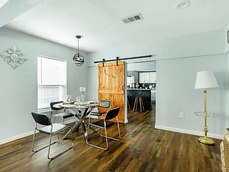 411 Harris Ave — Photo 3