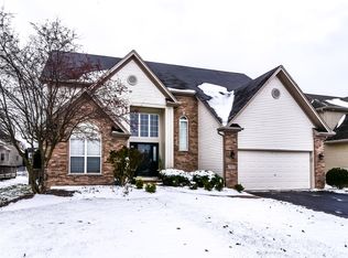 703 Lake Ridge Dr, South Elgin, IL 60177