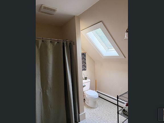 4th image of 438 Saint John St