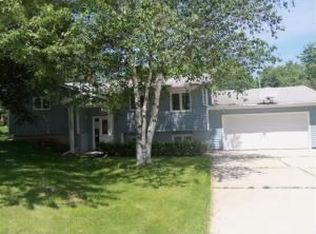 233 Crestview Dr, Fredonia, WI 53021