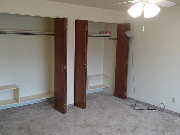 4th image of 878 Douglas Dr