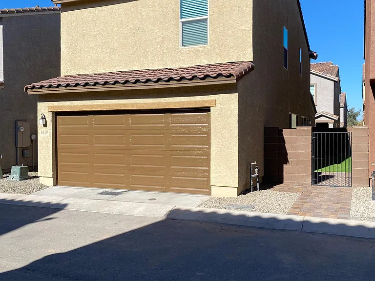 1039 E Descent St — Photo 1