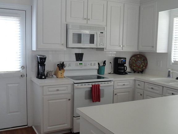 5th image of 4711 Winthorp Ct NW