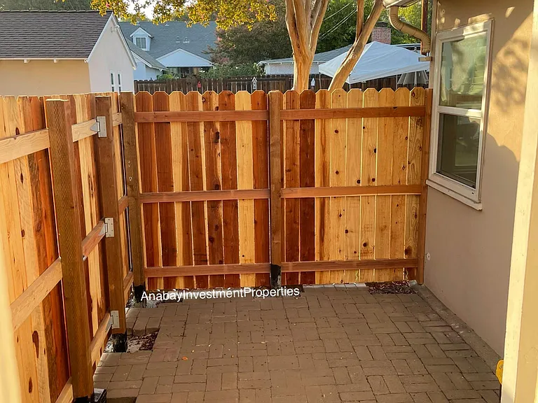 1909 Berkeley Ave — Photo 12
