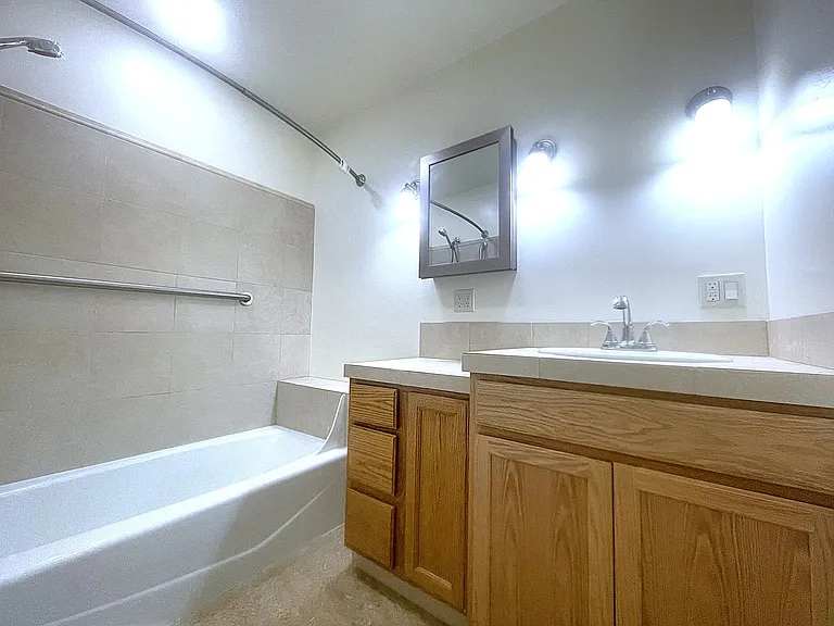 506 NE Russell St — Photo 13
