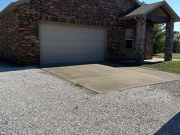 4th image of 200 Oak Knoll Rd