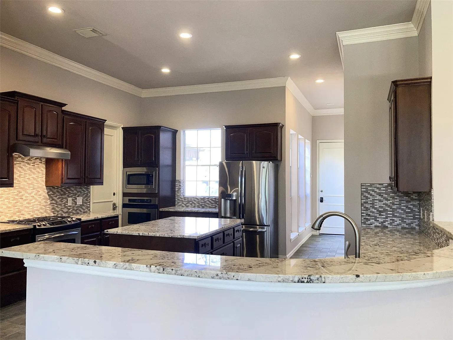 3 bed, 2.5 bath, 3343 sqft, $3,400 — Photo 4