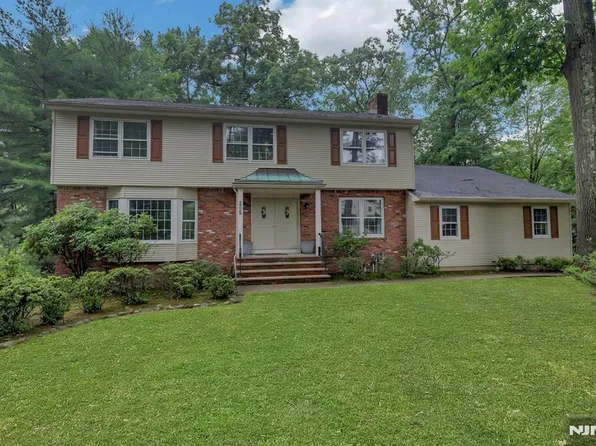 205 Graney Dr, River Vale, NJ 07675