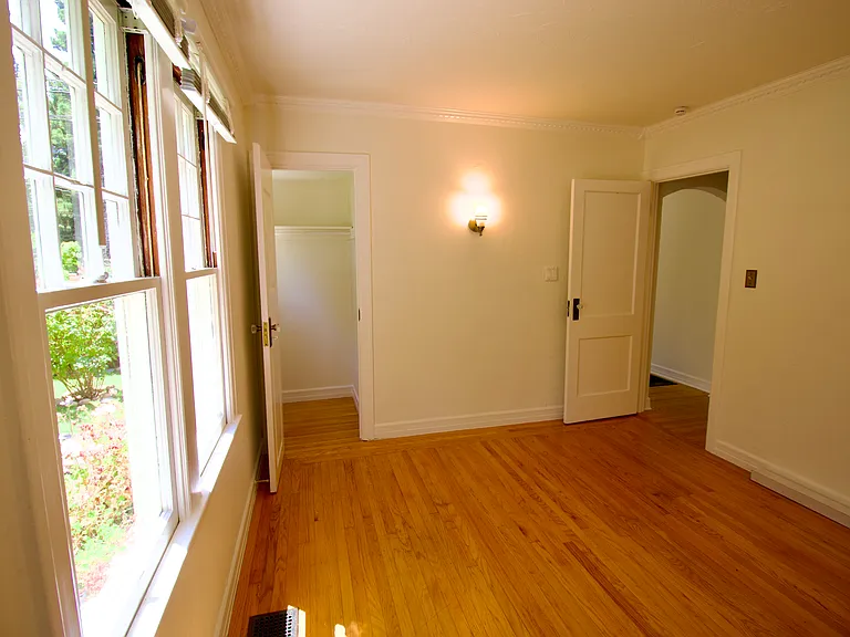 212 Gilbert Ave — Photo 14
